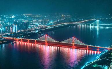 評武漢市夜景燈光效果:長江兩岸的宏偉大氣,在中國南方首屈一指