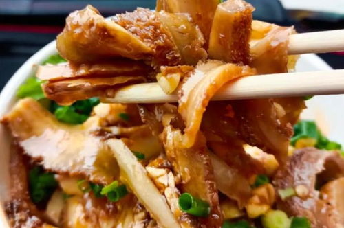 武漢菜市場旁的老味道，牛腰雙拼一絕，環(huán)境差來吃的人卻絡繹不絕